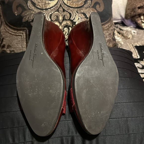 Ferragamo patent wedges Wine color, is closer than the red. - Picture 8 of 8